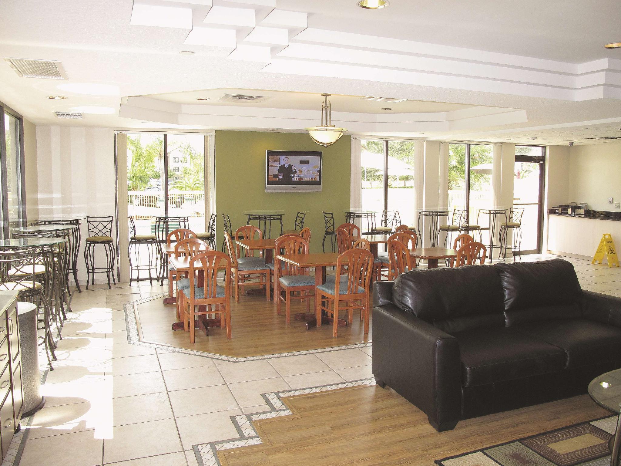 La Quinta By Wyndham Orlando Universal Area - Free Shuttle To Universal Exterior photo