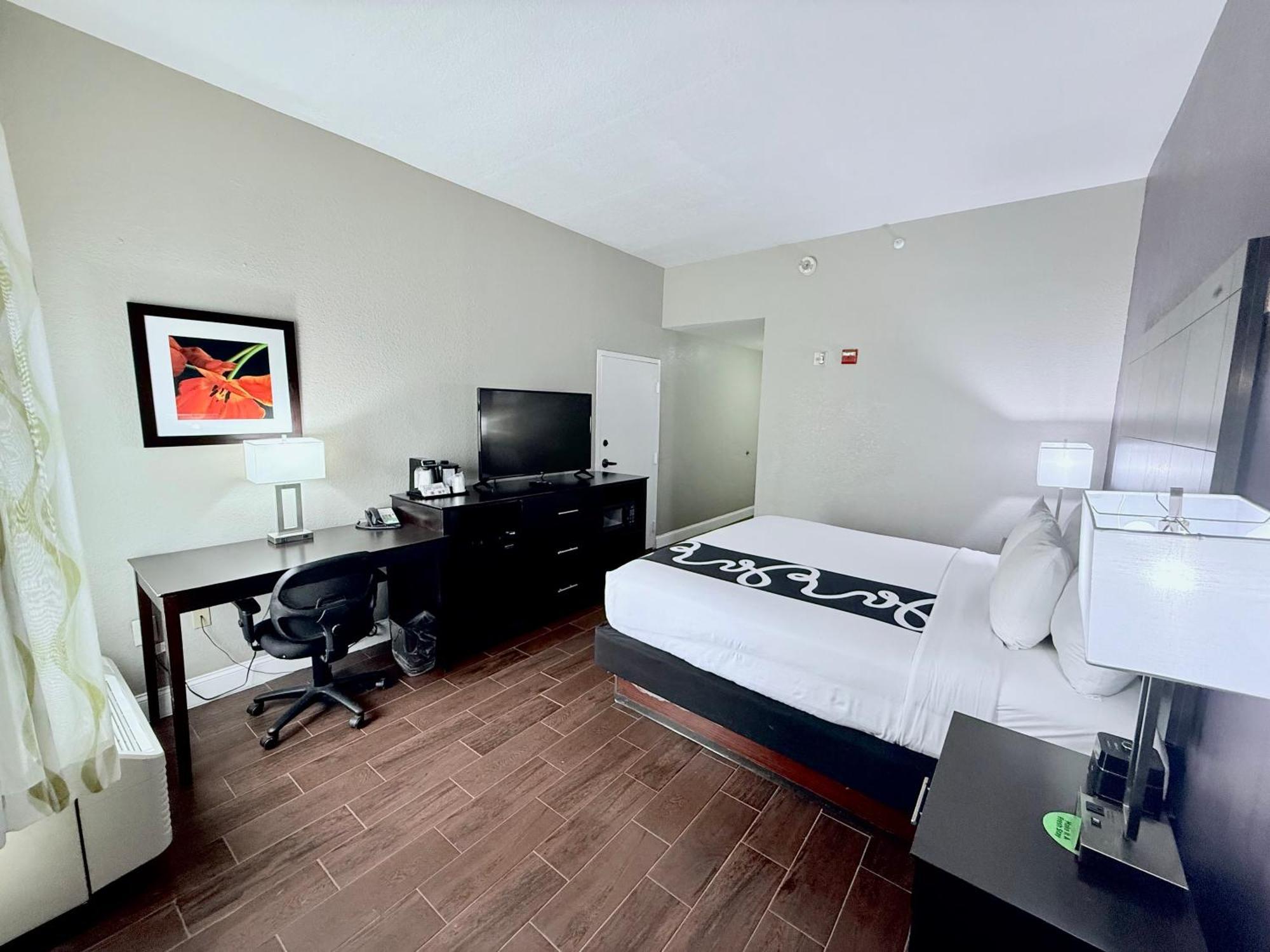 La Quinta By Wyndham Orlando Universal Area - Free Shuttle To Universal Exterior photo