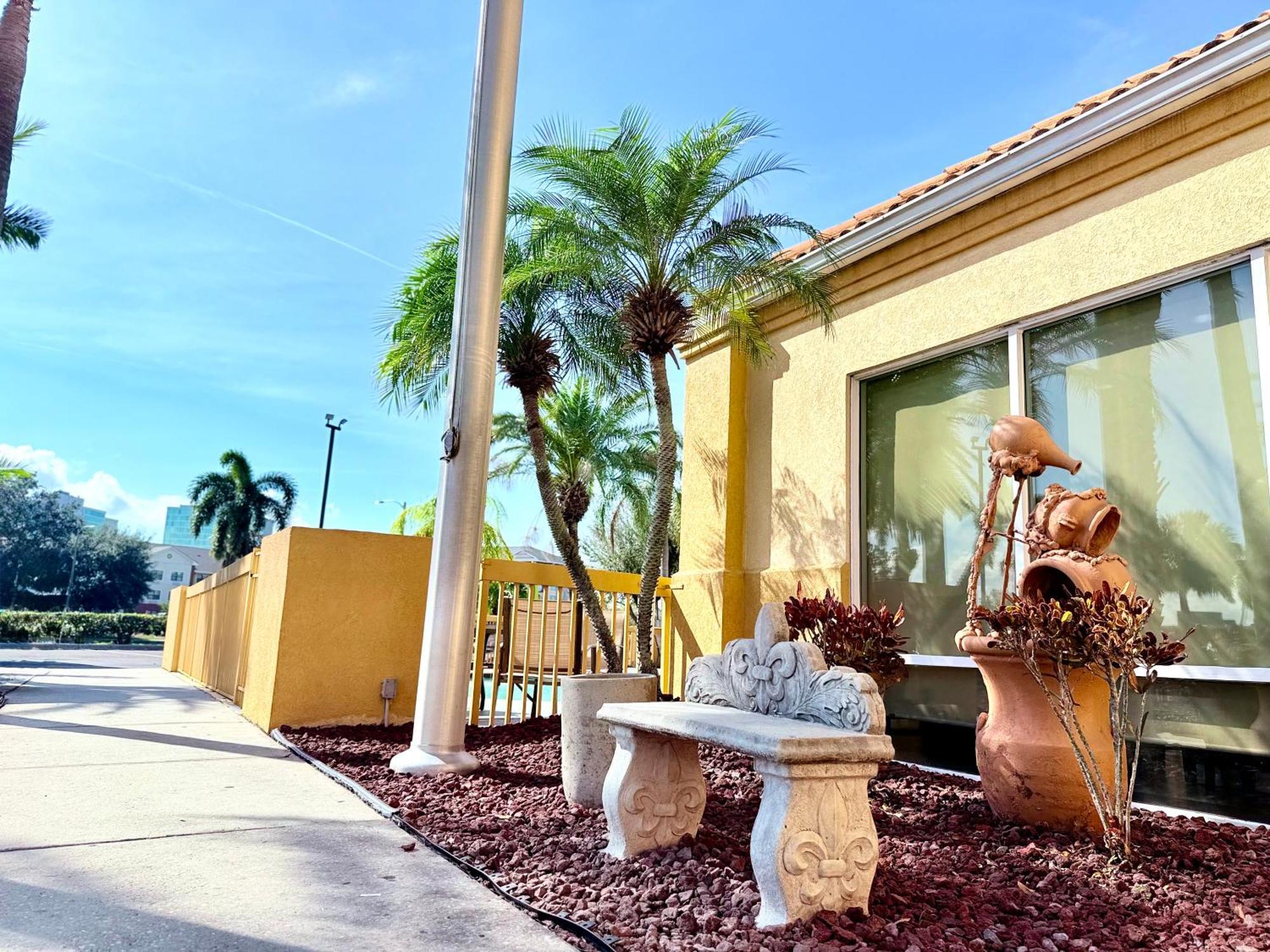 La Quinta By Wyndham Orlando Universal Area - Free Shuttle To Universal Exterior photo