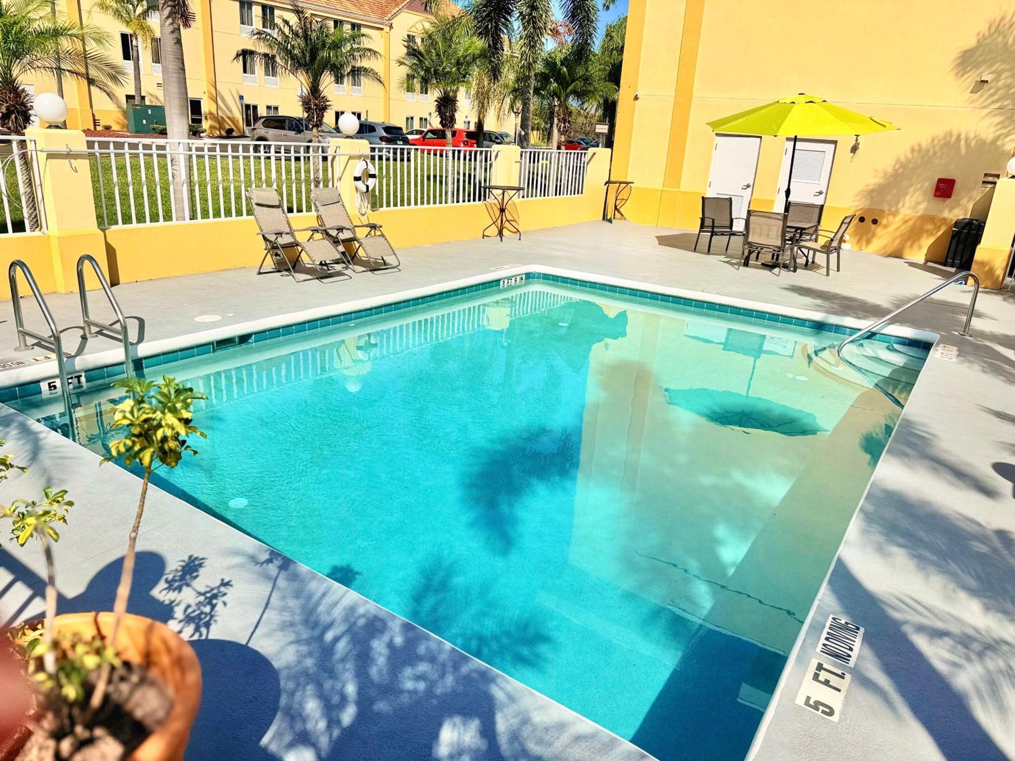 La Quinta By Wyndham Orlando Universal Area - Free Shuttle To Universal Exterior photo