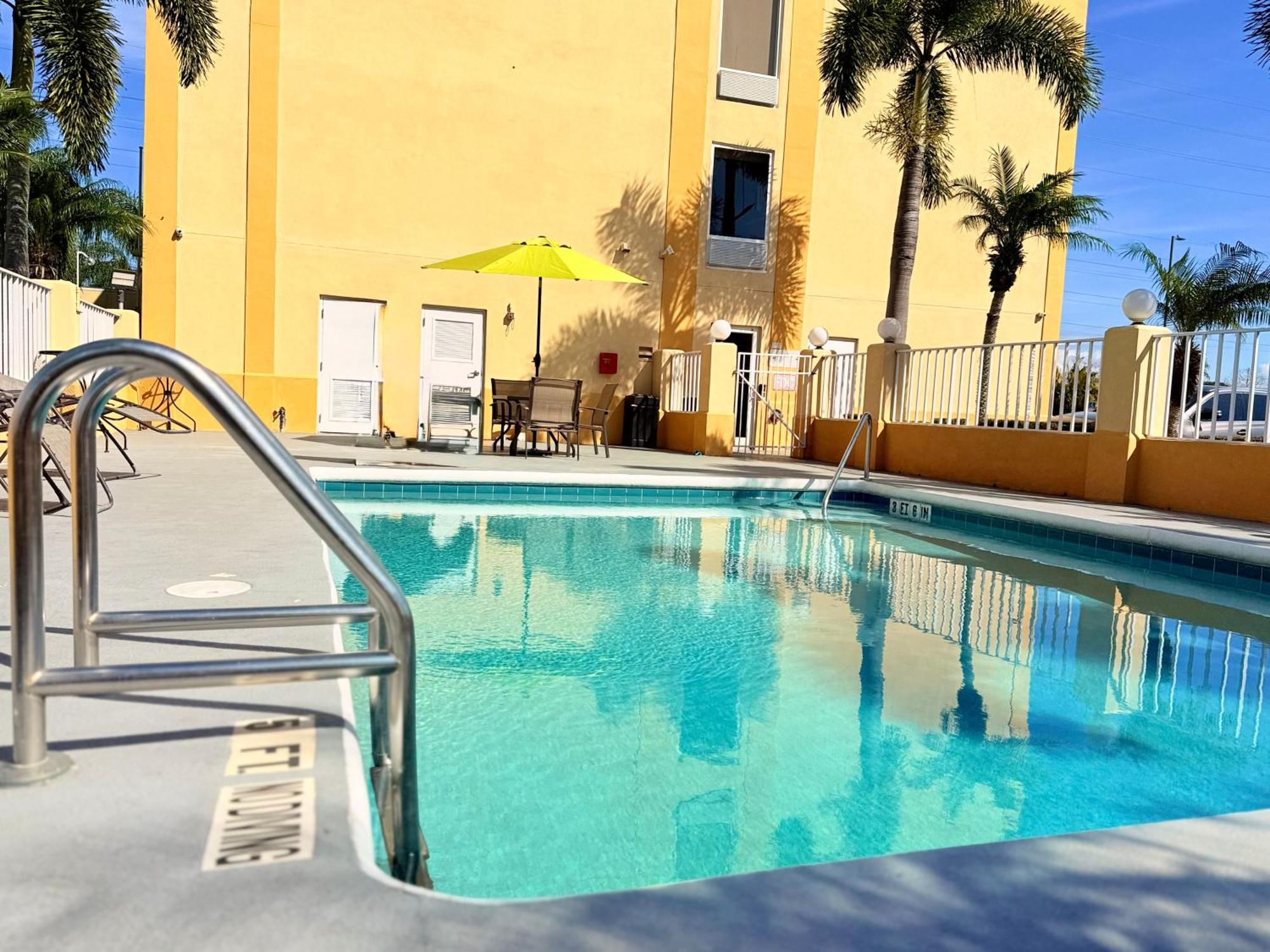 La Quinta By Wyndham Orlando Universal Area - Free Shuttle To Universal Exterior photo