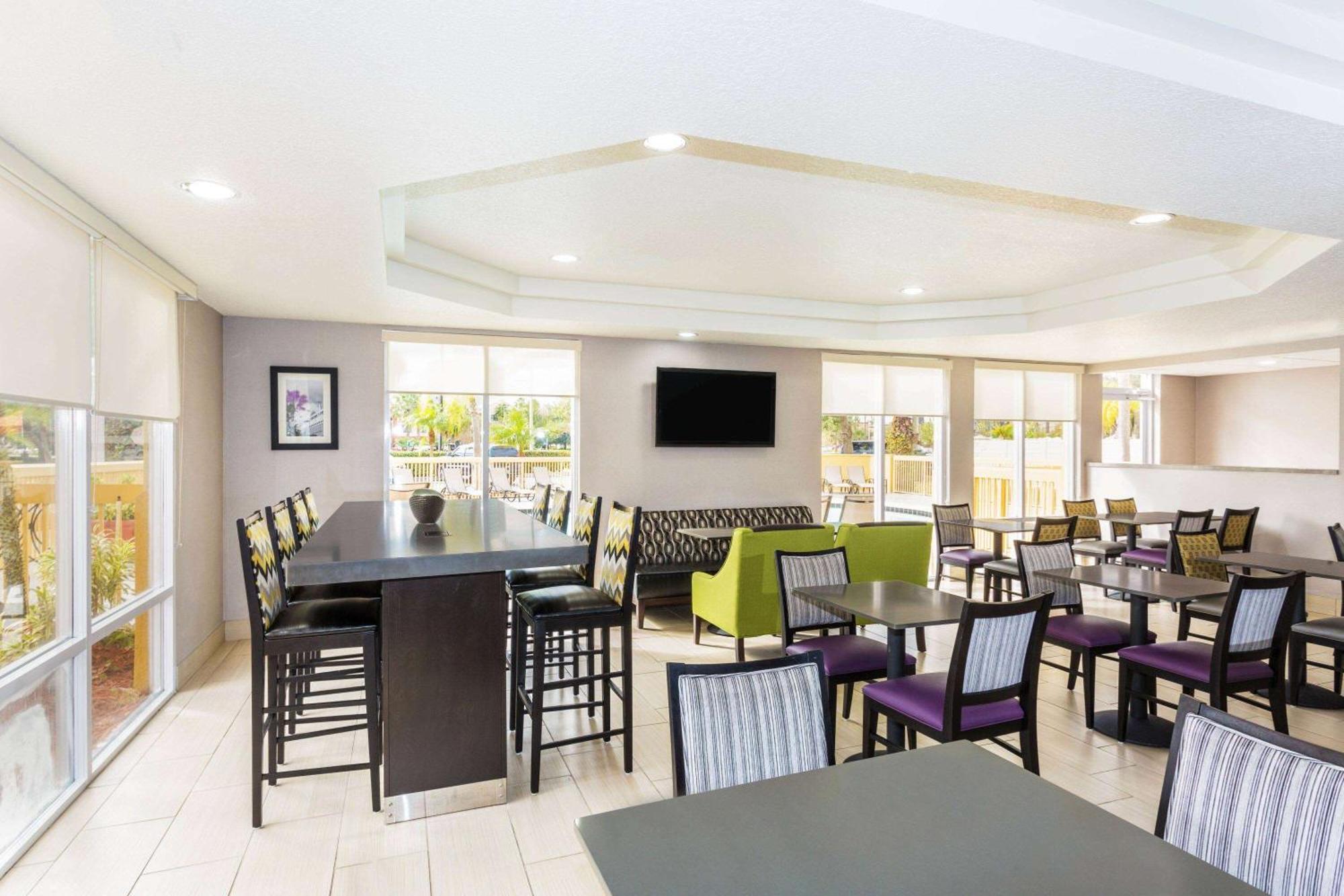 La Quinta By Wyndham Orlando Universal Area - Free Shuttle To Universal Exterior photo