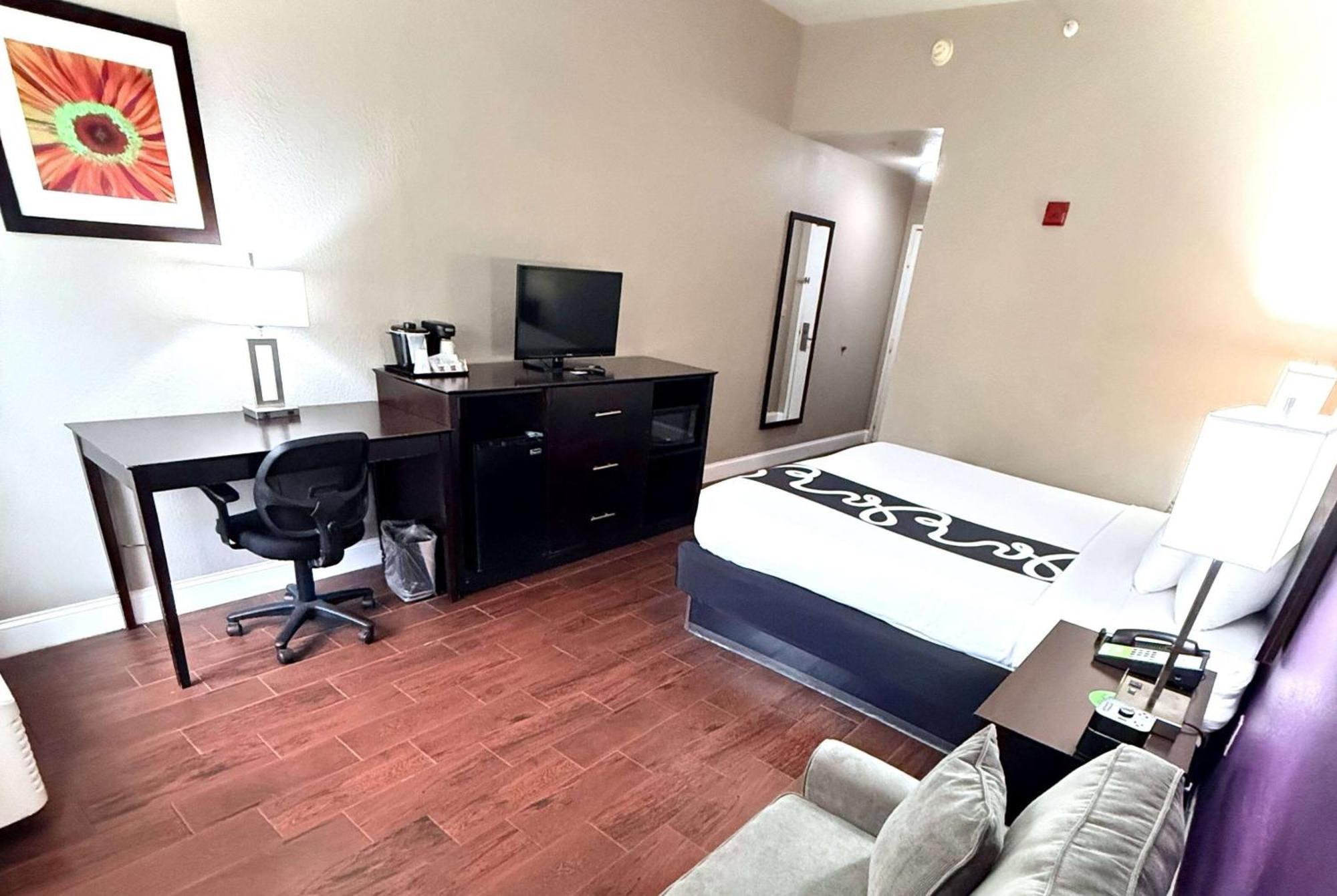 La Quinta By Wyndham Orlando Universal Area - Free Shuttle To Universal Exterior photo